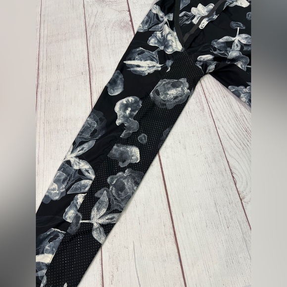 Lululemon Miss Misty Pullover - 10 - black white packable hooded windbreaker - Picture 7 of 16